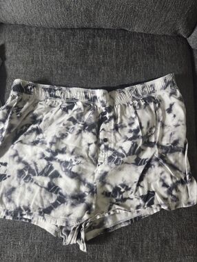 PINK Victoria's Secret Gray and White Tie-Dye Sleep Shorts